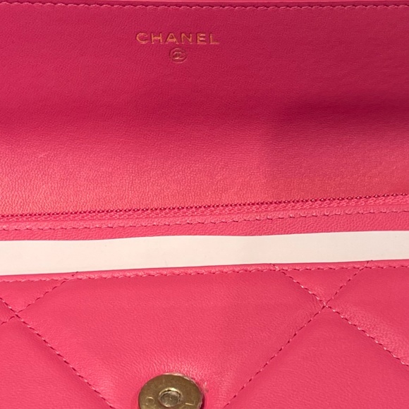 CHANEL BAG - PINK - Spring 2023 - Bag/Wallet - Great Condition - Picture 3 of 12